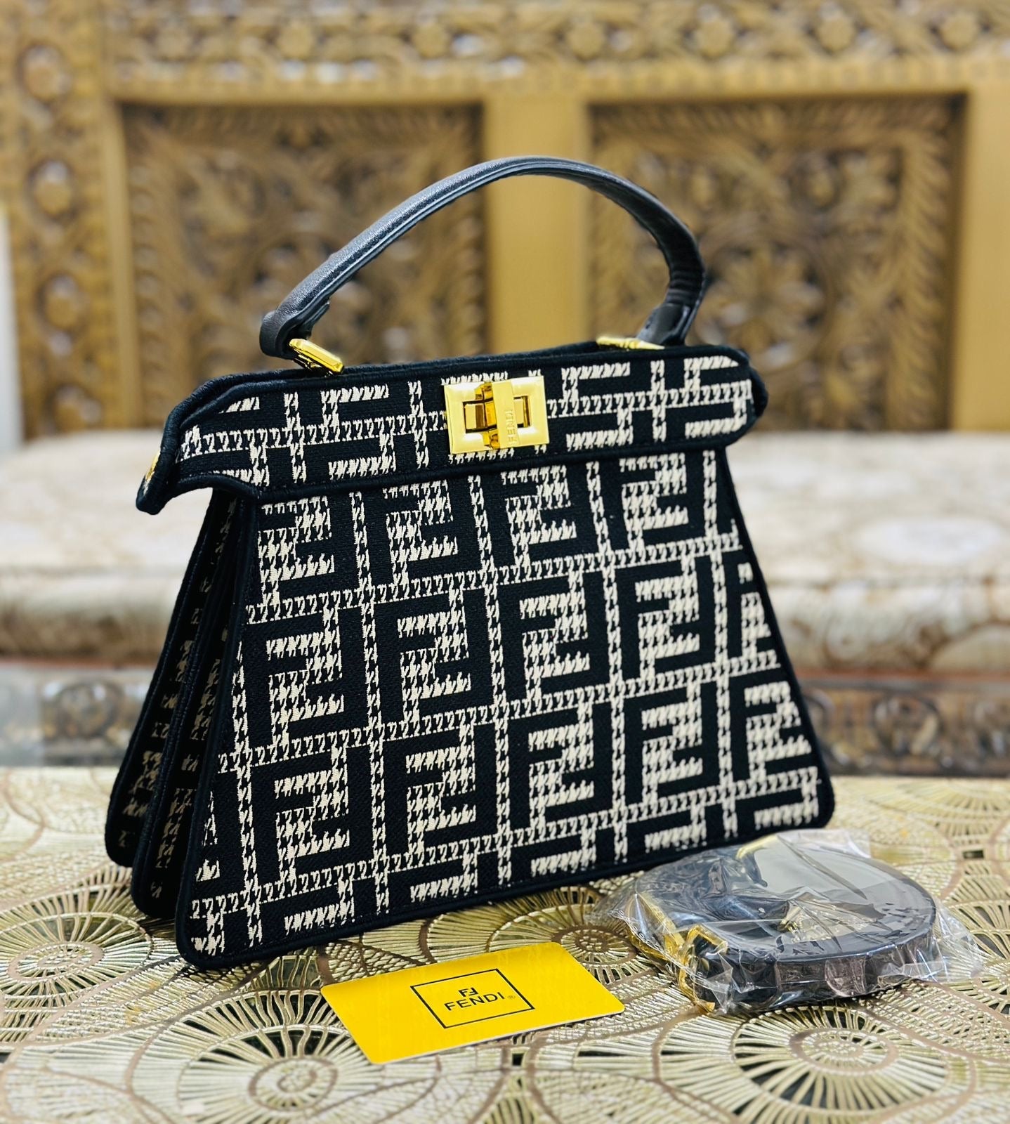 حقيبة فندي سبازولاتو