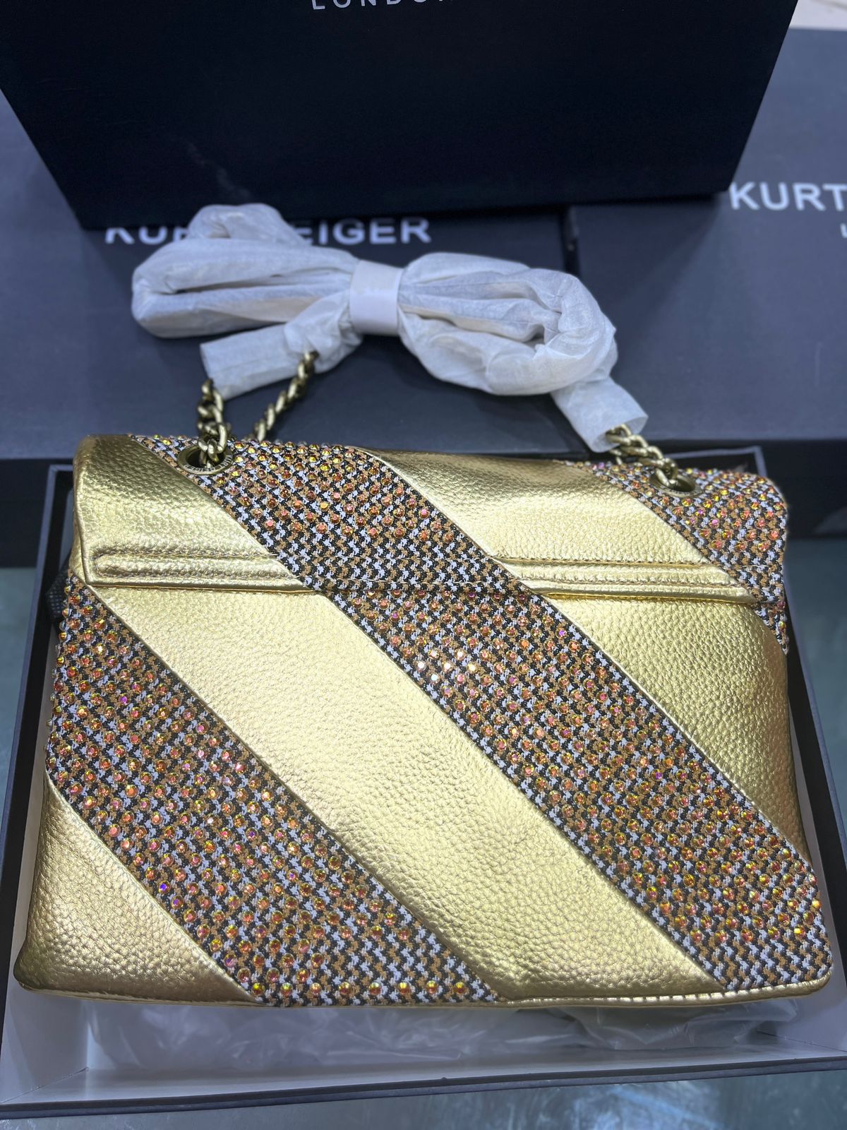 حقيبة كروس صغيرة من KURT GEIGER LONDON