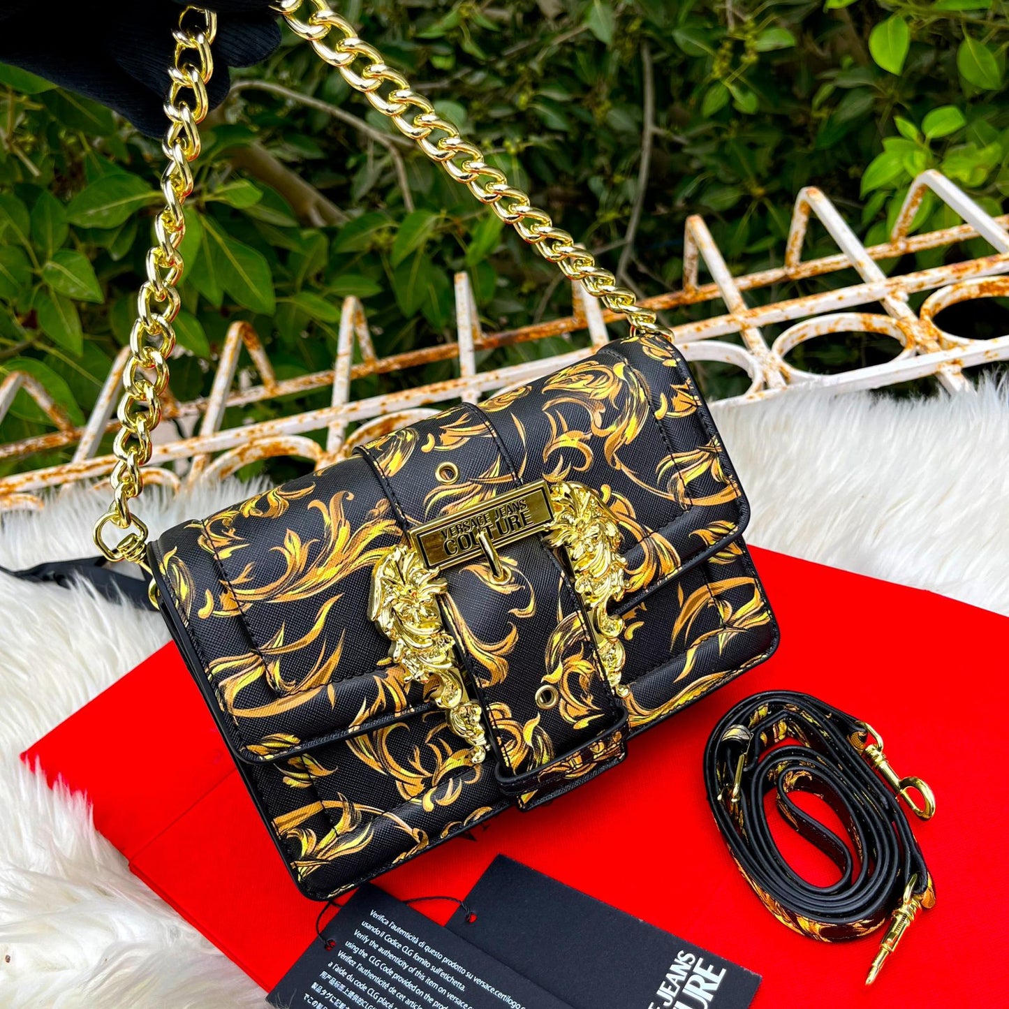 حقيبة يد Versace Logue بحمالة كتف