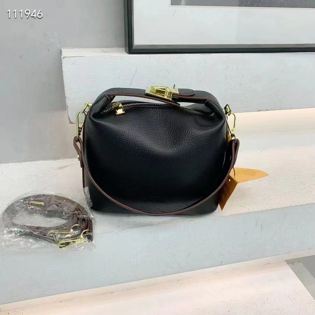 حقيبة فندي كويب كروسبودي
