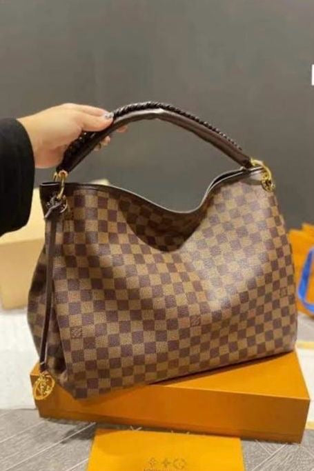 حقيبة يد من لويس فيتون ذات مقبض محبوك