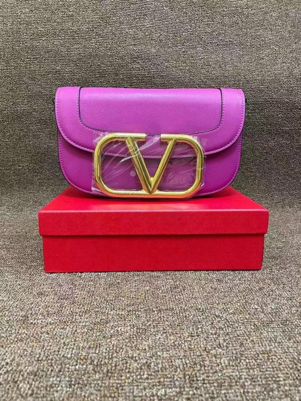حقيبة هاتف Valentino Garavani Snap Crossbody