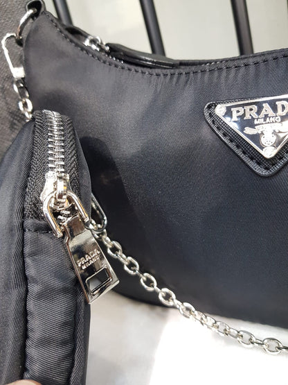 حقيبة PRADA من النايلون - إصدار جديد