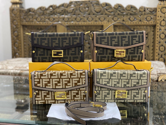 حقيبة فندي كروسبودي من القماش مزينة بشعار F المزدوج