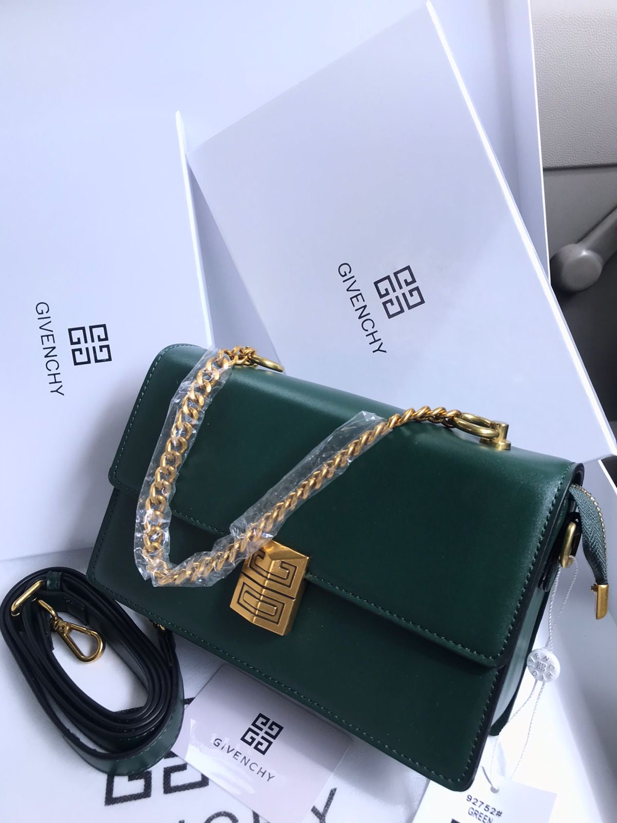 حقيبة جيفنشي إينفلووب كروسبودي