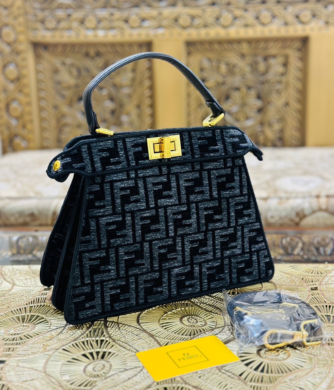 حقيبة فندي سبازولاتو