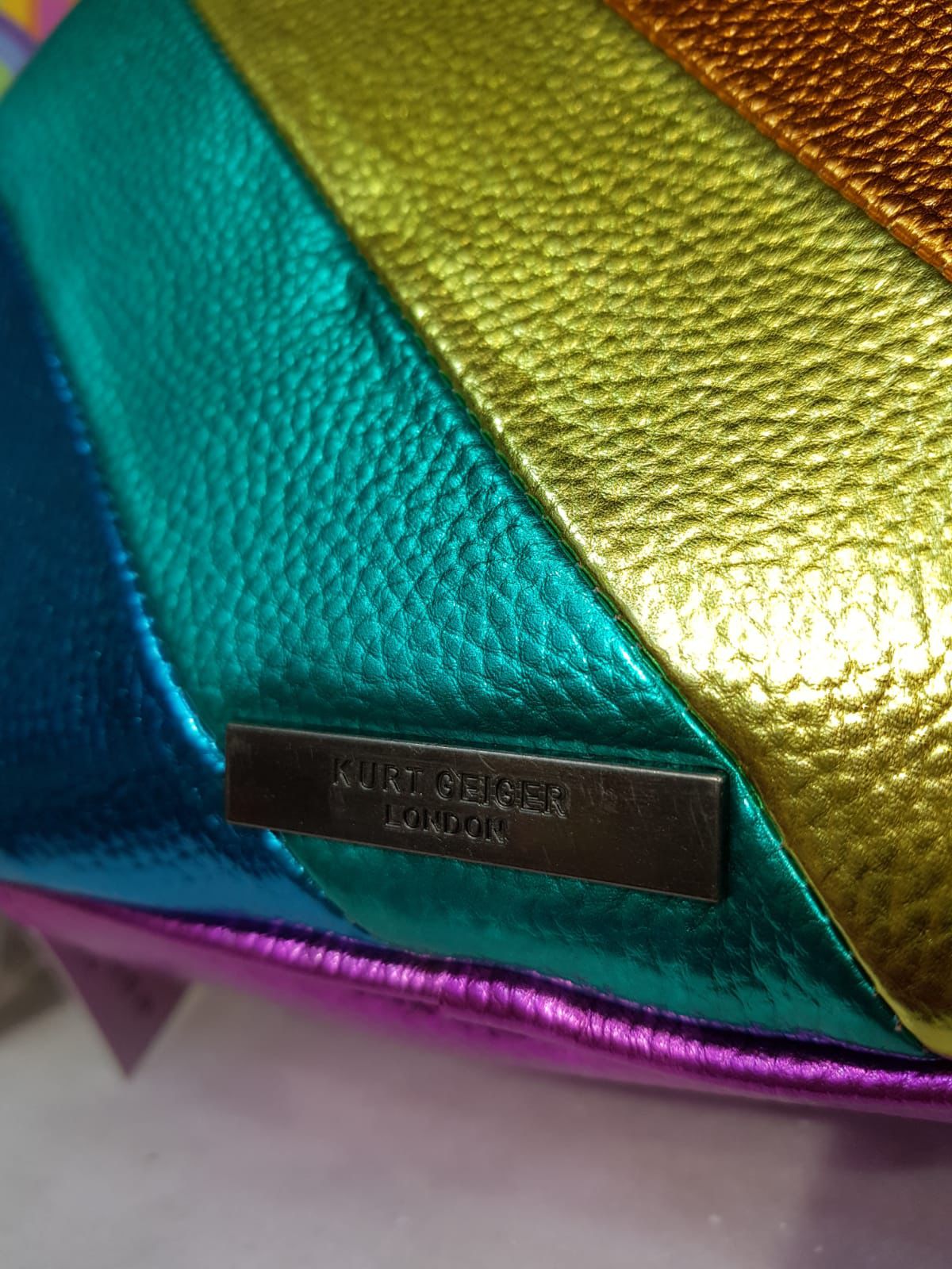 حقيبة كاميرا كنسينغتون من KURT GEIGER