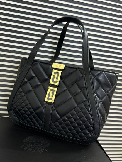 حقائب يد Versace مع حمالات كتف