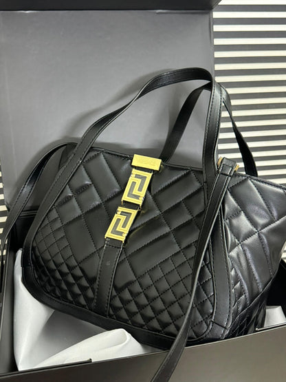 حقائب يد Versace مع حمالات كتف