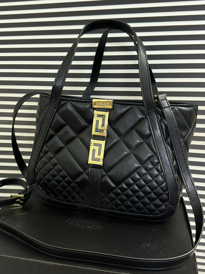 حقائب يد Versace مع حمالات كتف