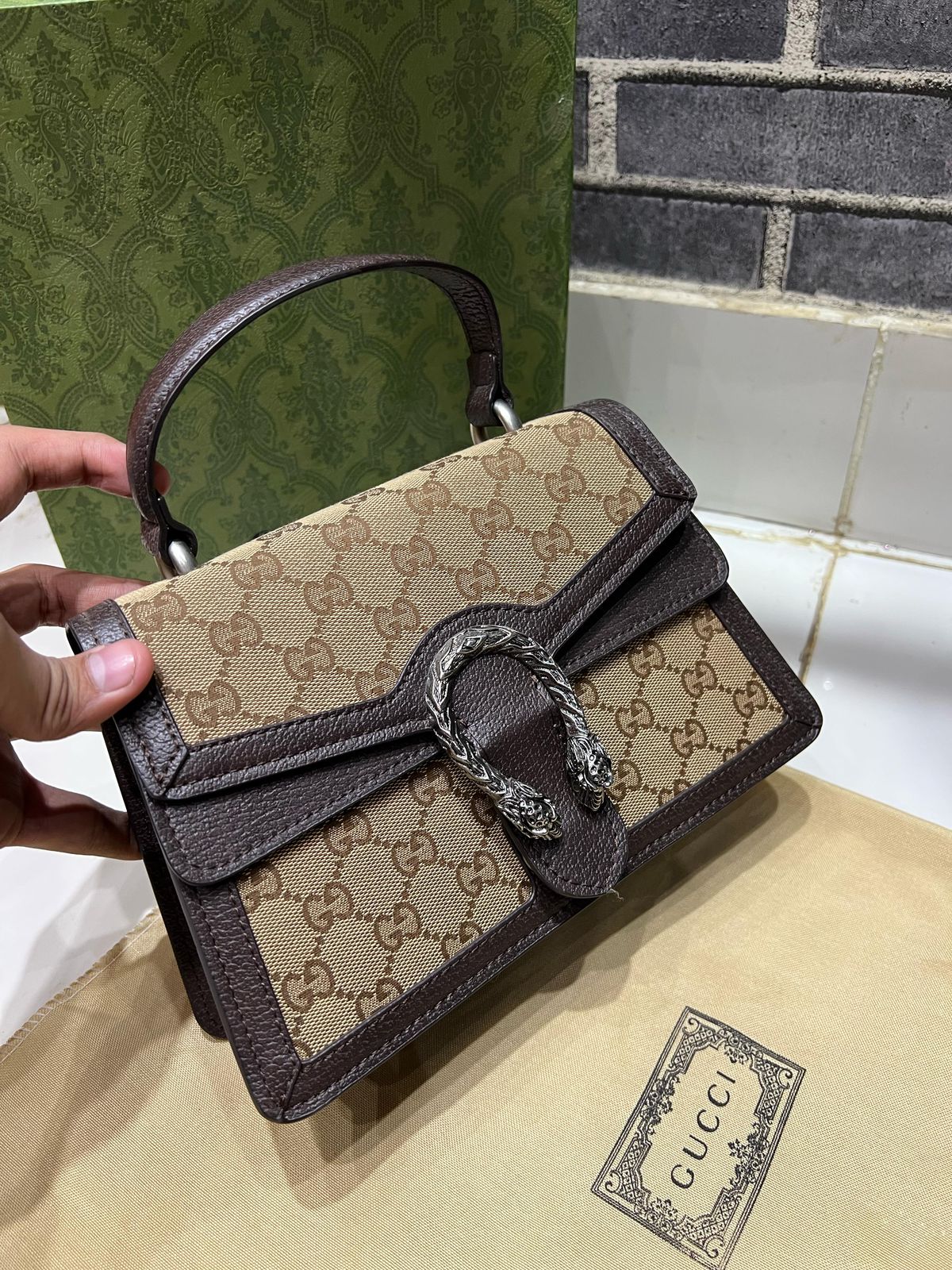 حقيبة ديونيسوس من قوتشي بتصميم GG Supreme