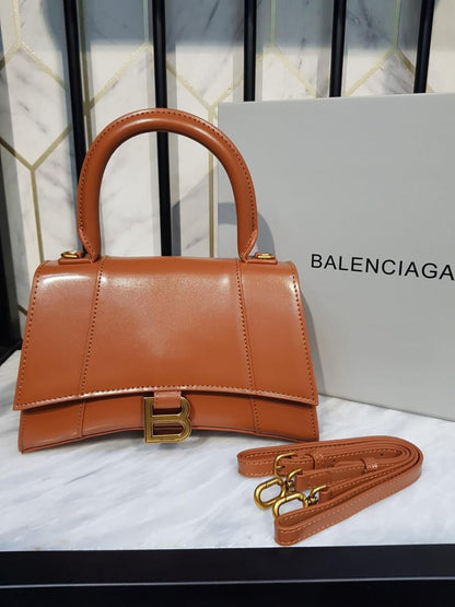 ساعة اليد Hourglass النسائية من Balenciaga