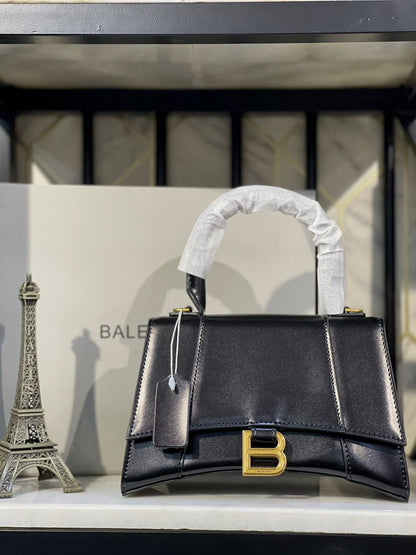 ساعة اليد Hourglass النسائية من Balenciaga