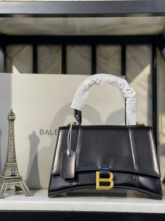 ساعة اليد Hourglass النسائية من Balenciaga