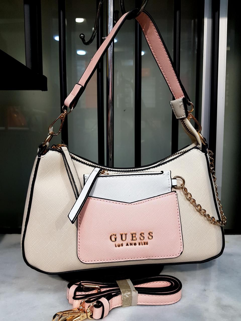حقائب يد من تصميم غيس (Guess Dimension Hand Bags)